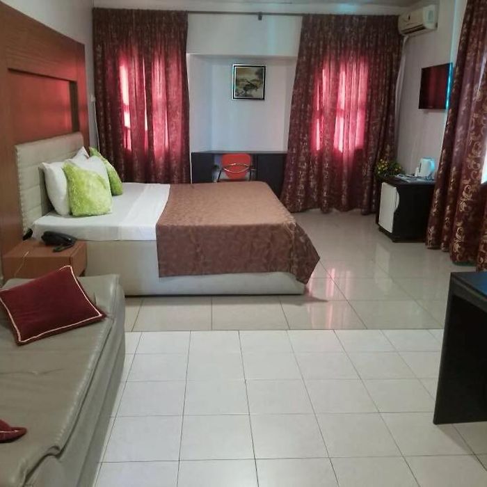 cheap guest house near osu accra